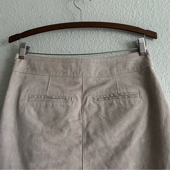 Blank NYC suede button front mini skirt - Picture 9 of 15